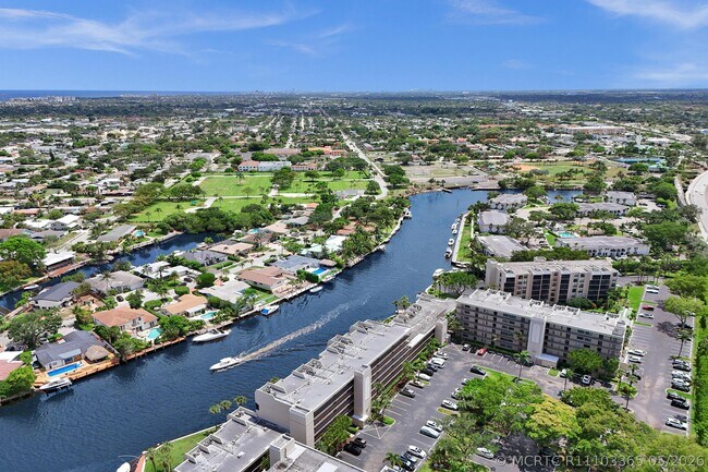 Building Photo - 12 Royal Palm Way