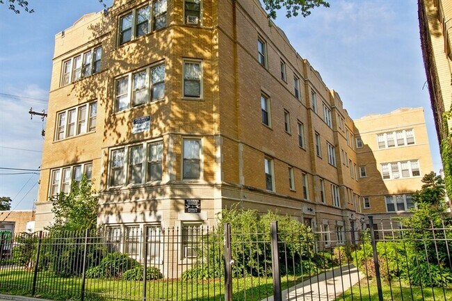 Building Photo - 7915 S Hermitage Ave