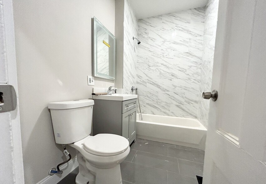 Building Photo - 12 Buttonwood St