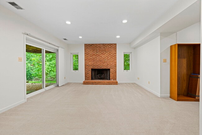Building Photo - 7926 Long Ridge Ct