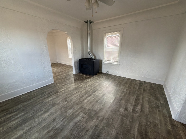 Building Photo - 221 10th St