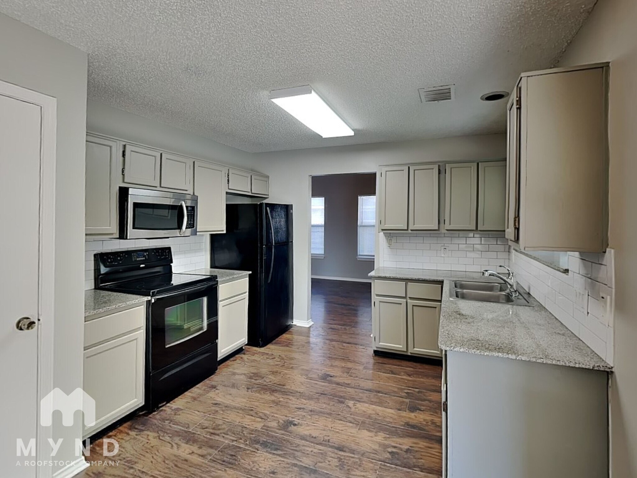 Building Photo - 837 Collins Blvd