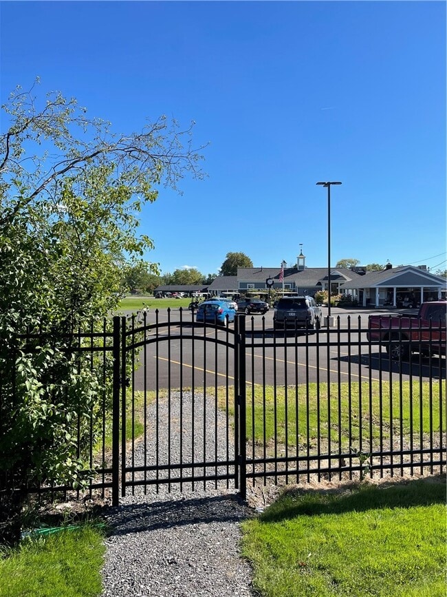 Building Photo - 245 Roseland Ln