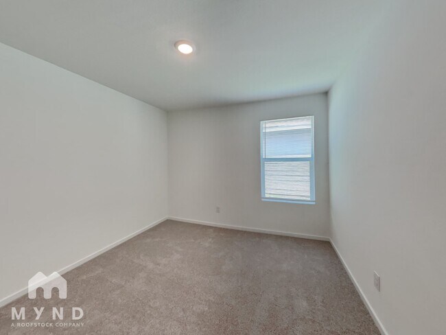Building Photo - 233 Poplar Pl