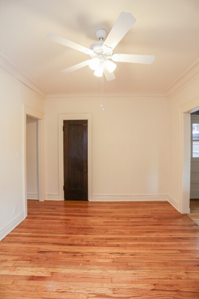 Building Photo - 1201 W Waveland Ave