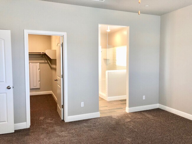 Building Photo - COMING SOON! $2,600 Shaw & Leonard, 4 Bedr...