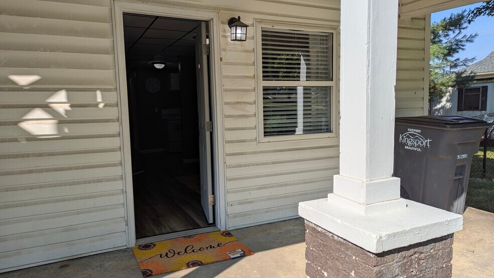 Building Photo - 714 Maple Oak Ln
