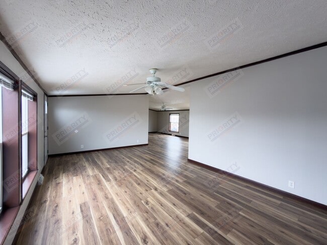 Building Photo - Spacious 4 bedroom single family home