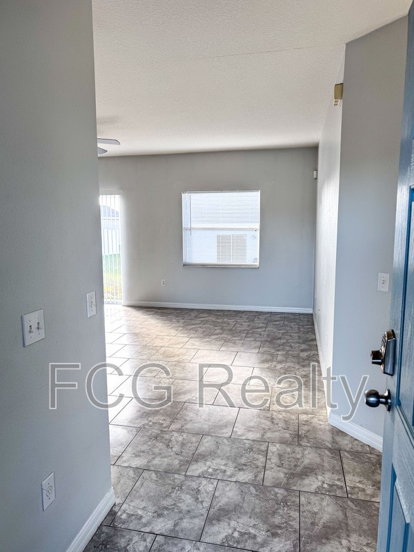 Building Photo - 702 Colville Pl