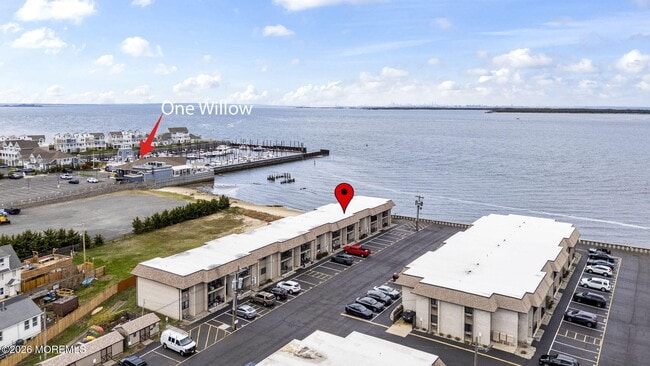 Building Photo - 330 Shore Dr