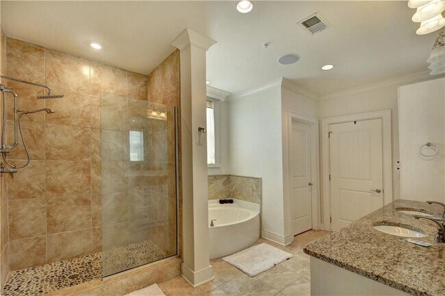 Building Photo - 10 Marina Dr