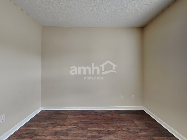 Building Photo - 1308 Silver Dr