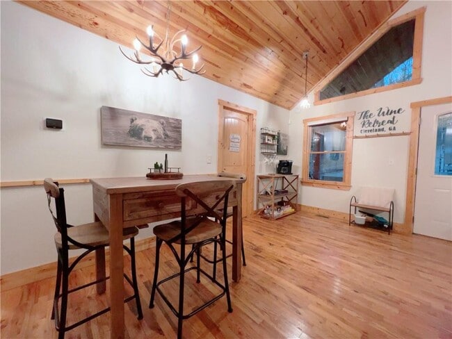 Building Photo - 532 Highland Trail