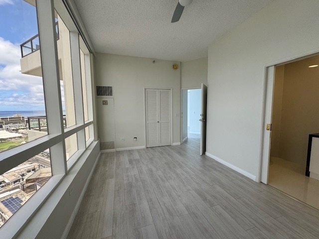 second room with bathroom - 725 Kapiolani Blvd