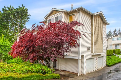 Building Photo - Updated Townhouse in Lynnwood-with Garage ...