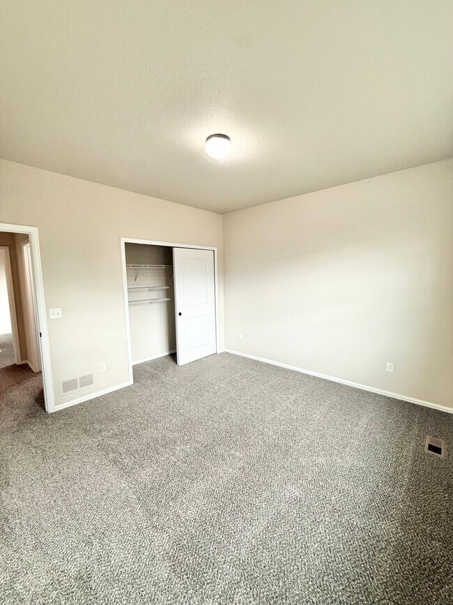 Building Photo - Move in ready home on Keagster