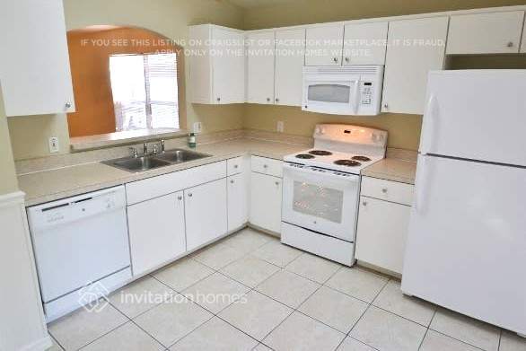 Building Photo - 8411 Quarter Horse Dr