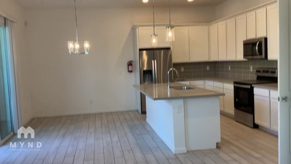 Building Photo - 901 S Smith Rd