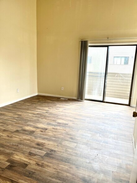 Building Photo - 589 Delzan Plz