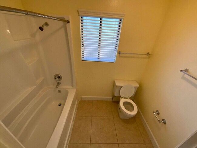 Building Photo - 4 BEDROOM AT THE LAKES WITH A POOL AND SPA!!