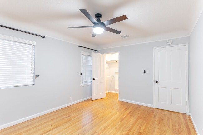 Building Photo - 640 E Valencia Ave