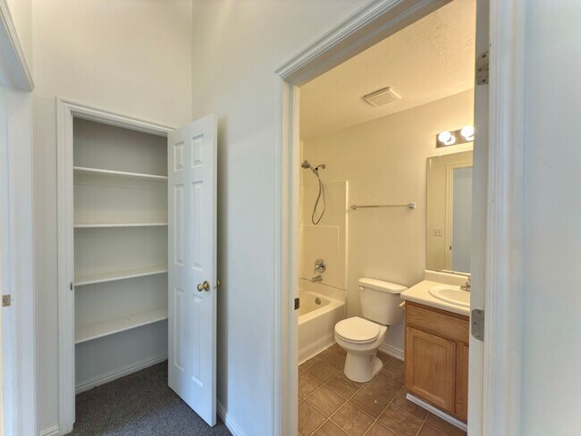 Building Photo - 533 S 450 E