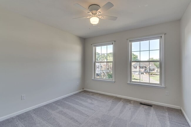 Building Photo - Gorgeous Single Family Home on a Cul-de-Sac!