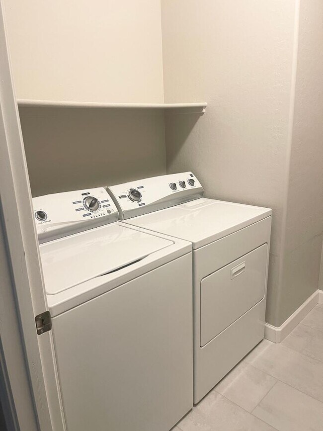 Building Photo - 4700 S Fulton Ranch Blvd