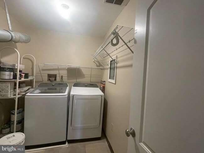 Building Photo - 81 Willow Ct