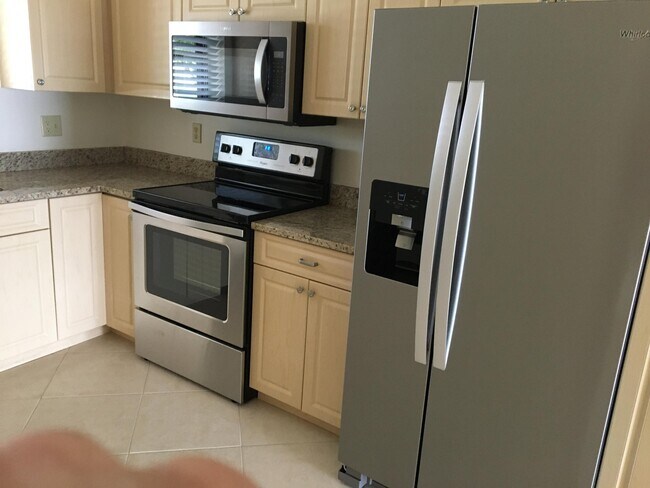 Building Photo - 2650 Greenwood Terrace