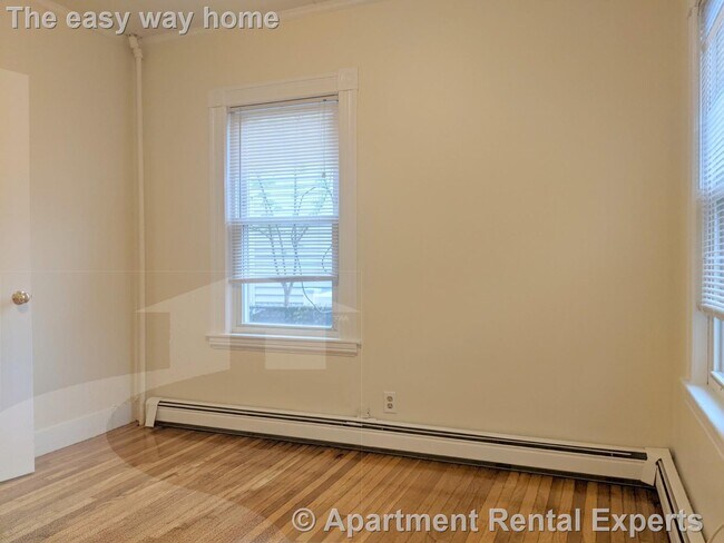 Building Photo - 83 Yorktown St