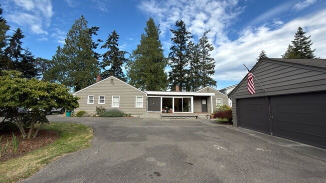 Building Photo - 2209 W Sequim Bay Rd