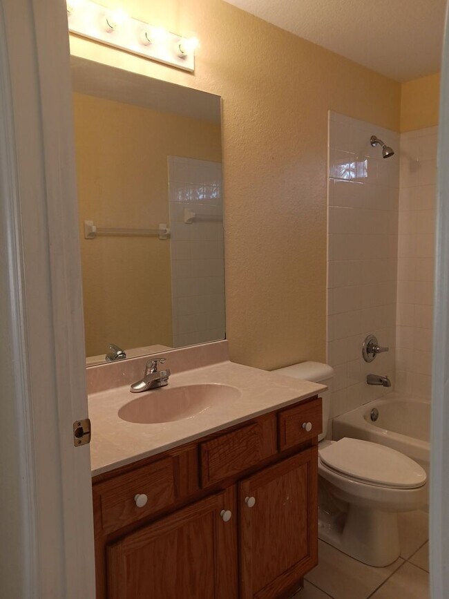 Building Photo - 487 Winwood Ct