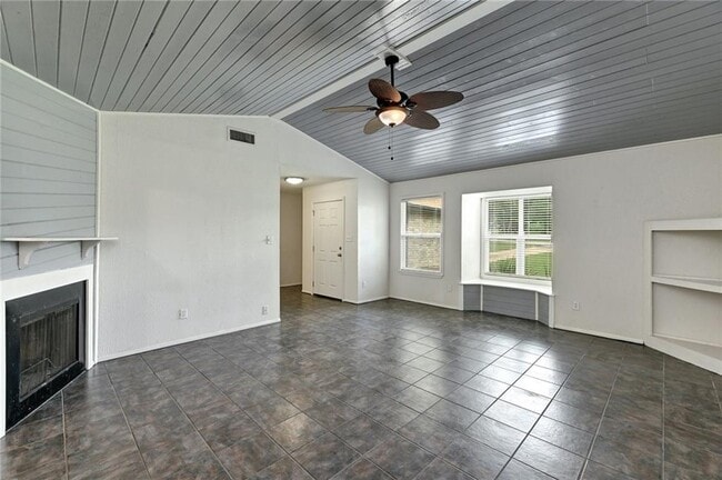 Building Photo - 5616 Oak Blvd