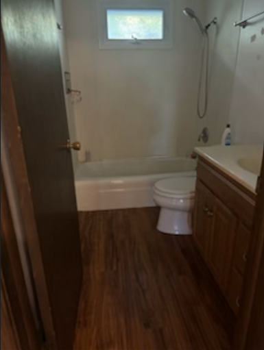 full bath upstairs - 1231 N 8th Ave