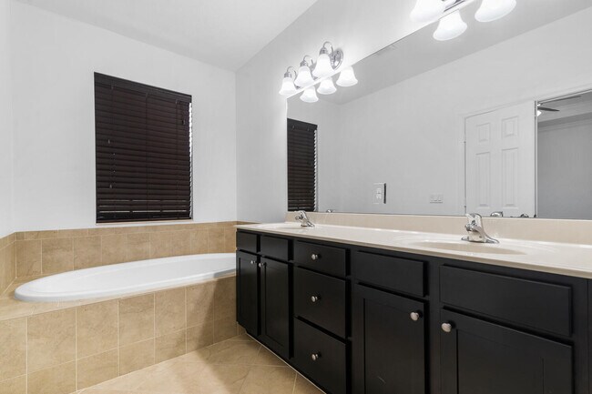 Building Photo - 10384 Wellington Parc Dr