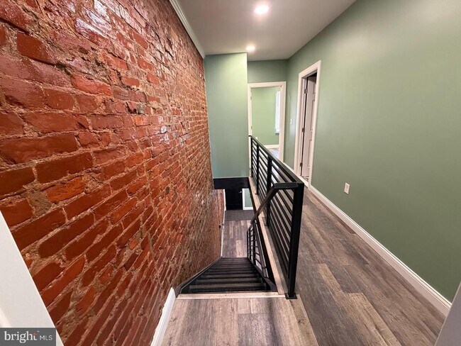 Building Photo - 2643 N Mascher St