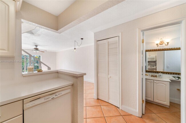 Building Photo - 8650 SW 67th Ave
