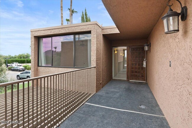 Building Photo - 7401 N Scottsdale Rd