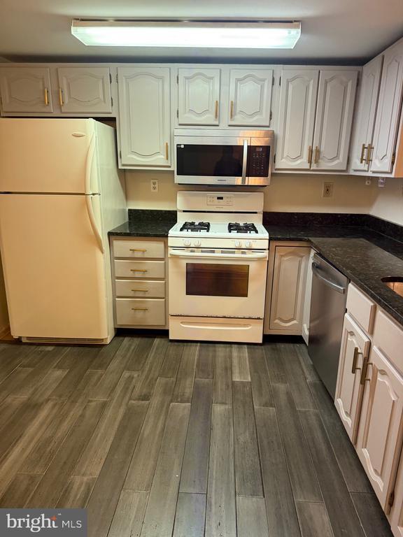 Building Photo - 803 Mountainview Dr