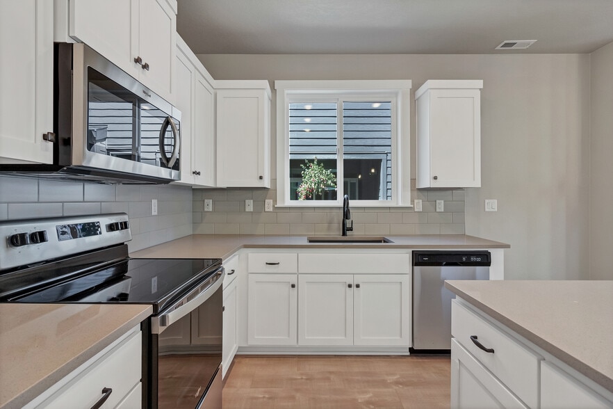 Kitchen - 2057 Audubon Ave SE