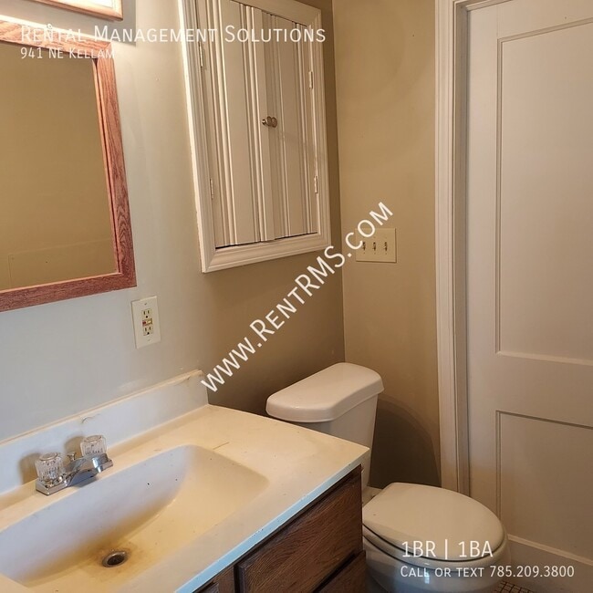 Building Photo - 941 NE Kellam-