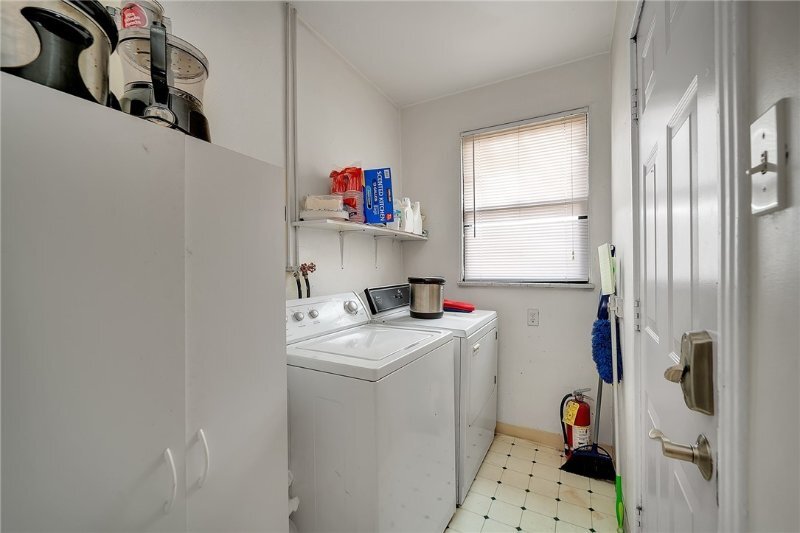 Building Photo - 2311 Sherbrook St