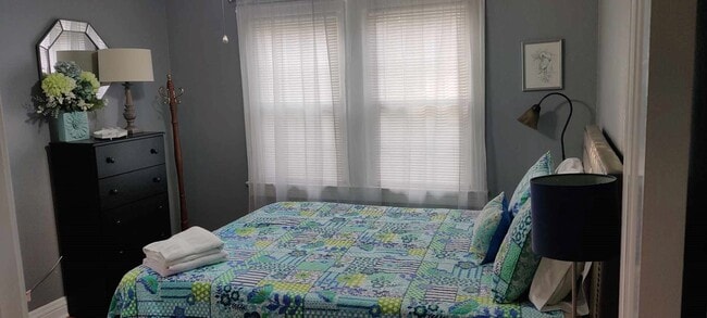 Building Photo - 1423 Bronough N St