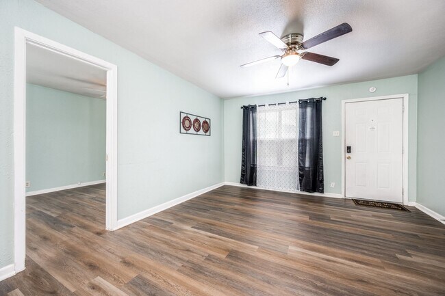 Building Photo - 509 Woodford Ln