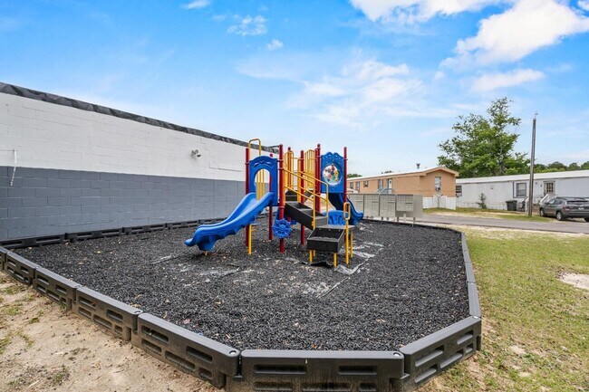 Building Photo - 600 Ermine Rd