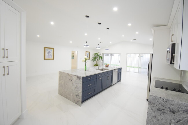 Building Photo - 11071 Baybreeze Way