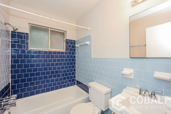 Building Photo - 905 Greenwood Ave NE