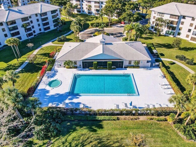 Building Photo - 3520 Whitehall Dr