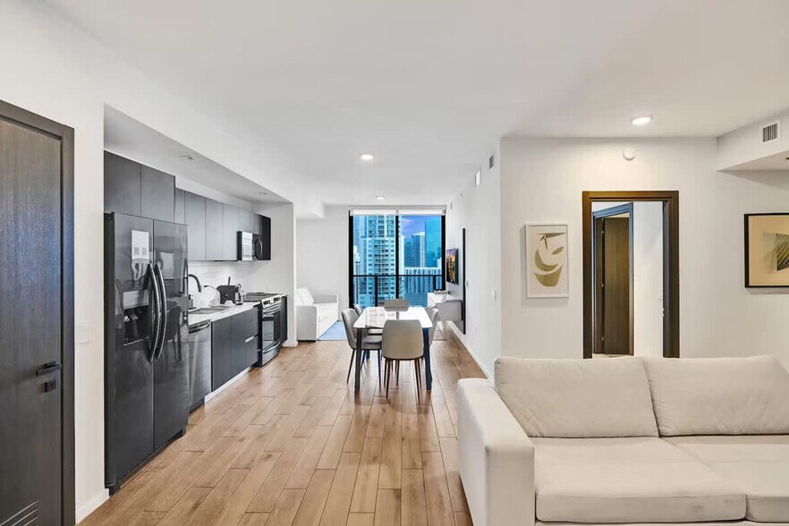 Building Photo - 398 NE 5th St